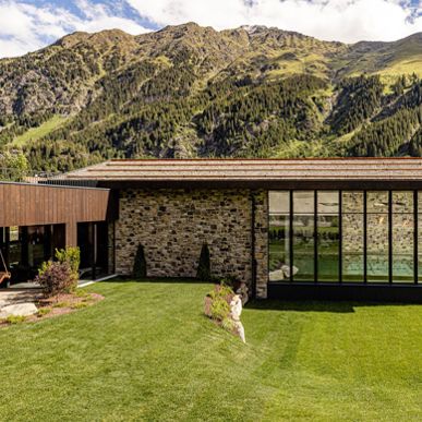 wolf-living-referenz-hotel-schneeberg-family-spa-resort-01