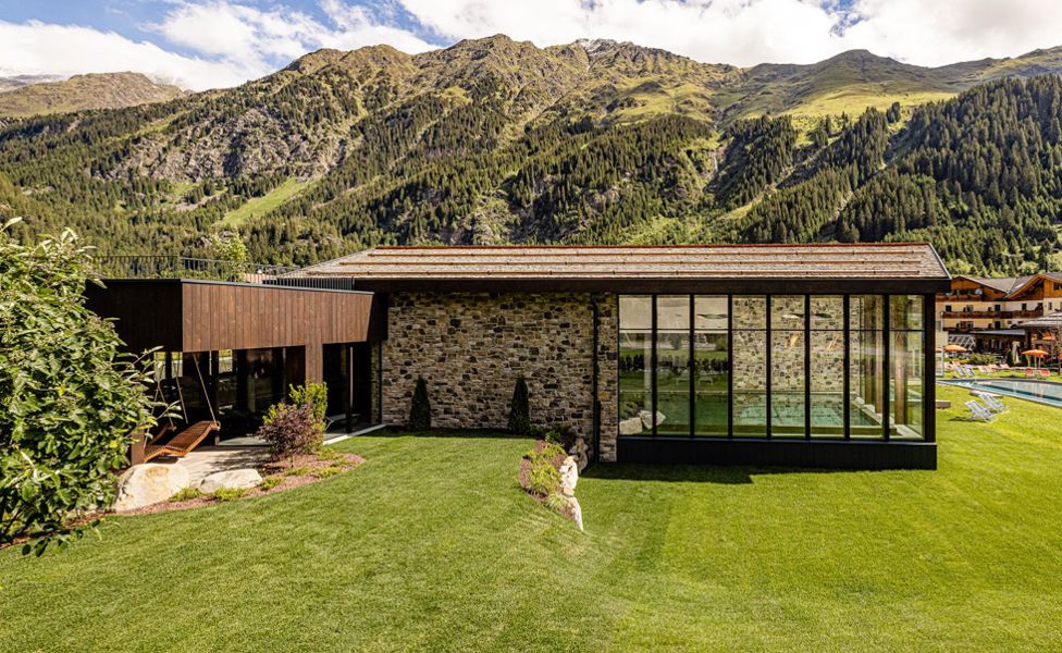 wolf-living-referenz-hotel-schneeberg-family-spa-resort-01